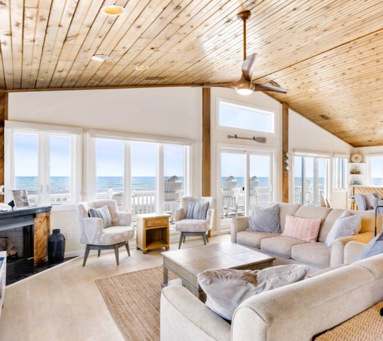 Oceanfront, Hot Tub, Game Room — photo 2