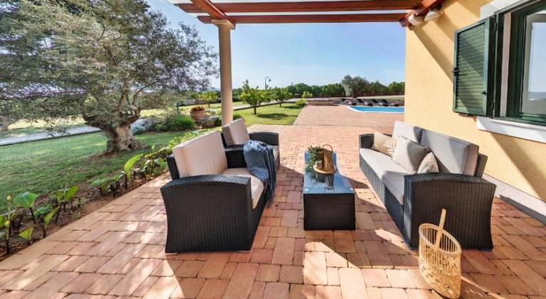 Villa with hot tub & pool | Good for workation — photo 2