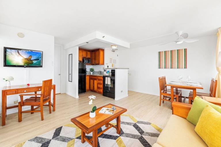 Pacific Monarch - 1 BR - Ocean & City Views — photo 3