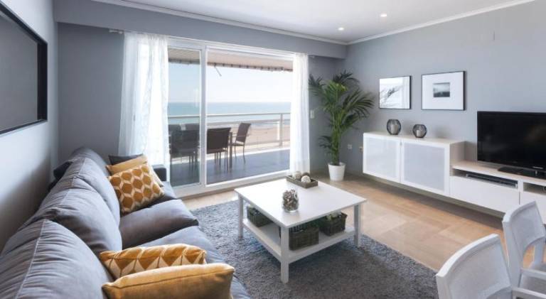 Charming rental apartment with patio & pool | Close to the beach | Pets are welcome in Gandia