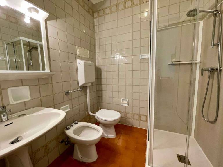 Rental apartment with patio & yard — photo 4