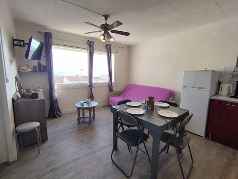 Holiday apartment with 1 room for 4 persons in Narbonne