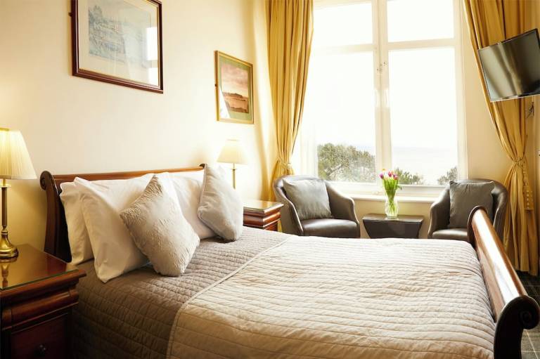 Accommodation  Cayton Bay