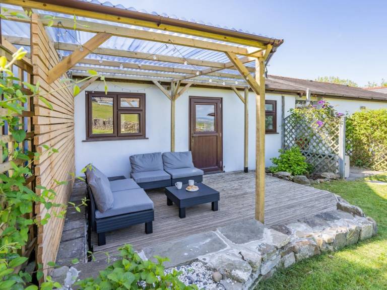 Cottage with garden & hot tub | Pets allowed — photo 2