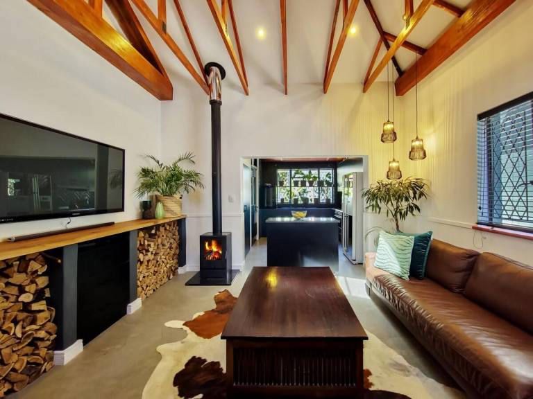 Villa with barbecue, pool & garden | Close to District Six Museum — photo 3