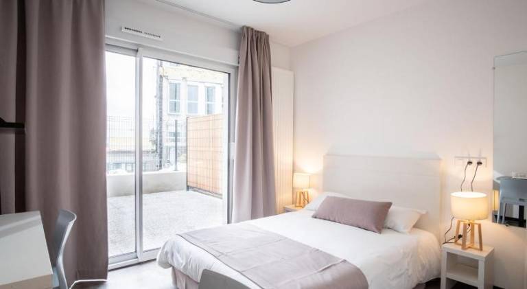 Serviced apartment with patio — photo 2