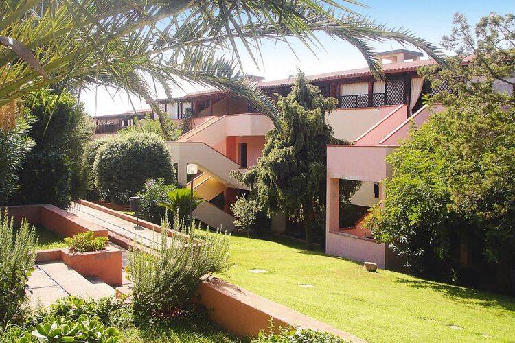 Apartment with terrace, garden & pool in Olbia