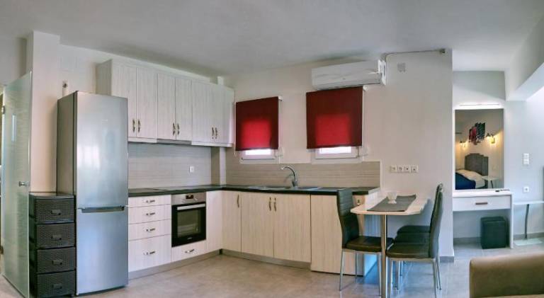 Serviced apartment with yard & terrace | Beach nearby | Suitable for remote work | Pets are welcome — photo 3