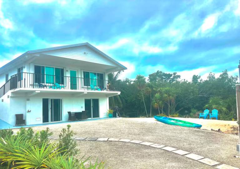 Boaters delight! 1 min to open water, Dock & Beach in Marathon, FL