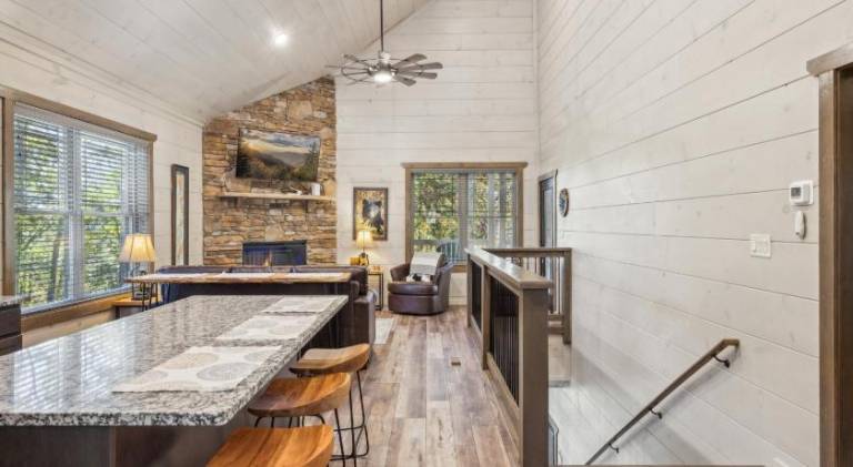 Vacation home with jacuzzi | Pets are welcome — photo 4