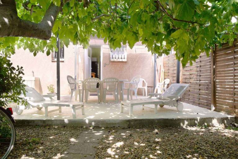 House with garden & barbecue — photo 2