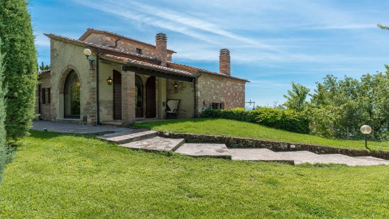 Villa with yard, private pool & patio — photo 2