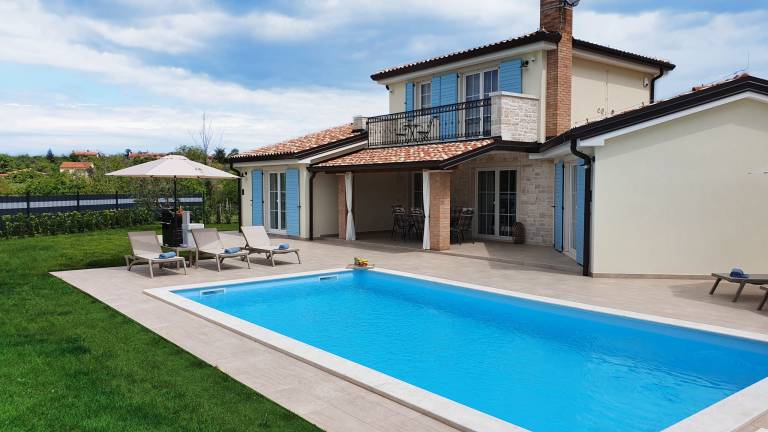Vila Momjan