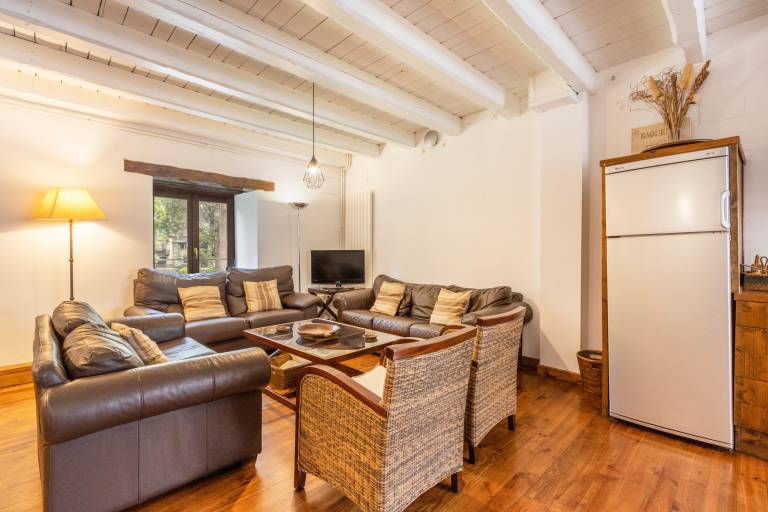 Chalet 'Casa Aranesa En Centro De Arties' with Mountain View, Private Garden and Wi-Fi — photo 4