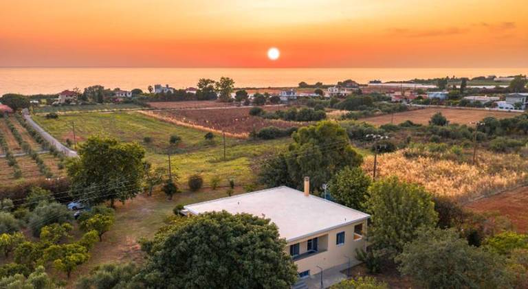 Fully equipped big vacation home with garden, terrace & BBQ | Good for workation | Dogs allowed in Trifylia