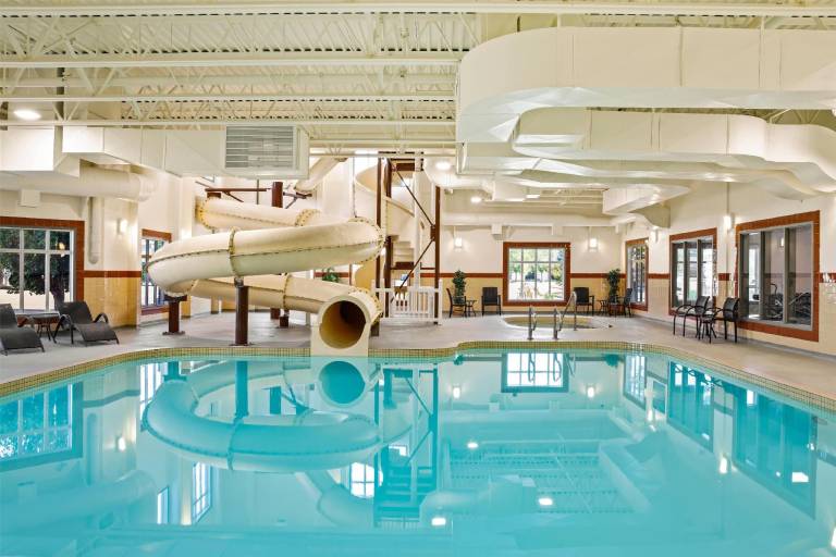 Ramada by Wyndham Drumheller Hotel & Suites — photo 2