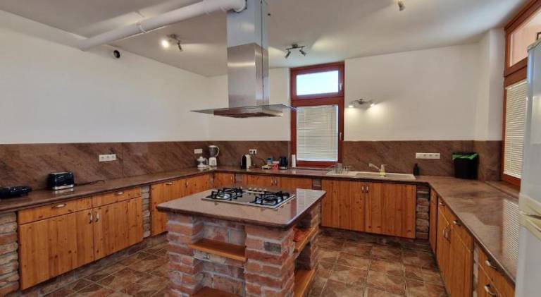 House with jacuzzi — photo 2