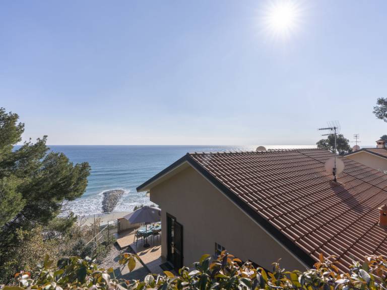 House with yard, patio & barbeque | Sea view — photo 4