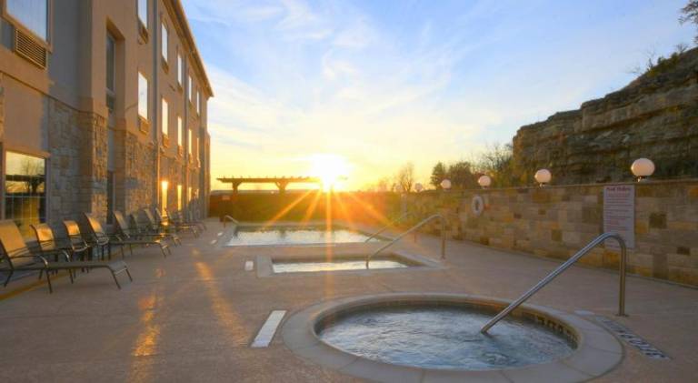 Baymont Inn & Suites by Wyndham Glen Rose — photo 3