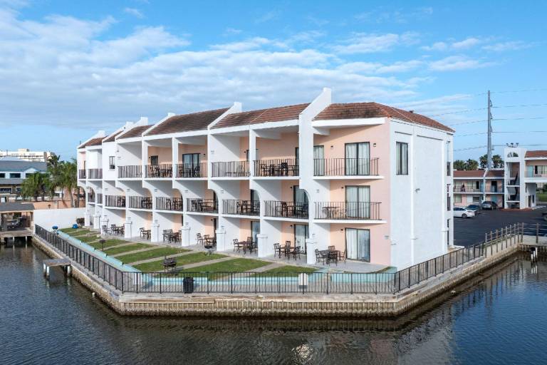 WindWater Hotel and Marina — photo 3