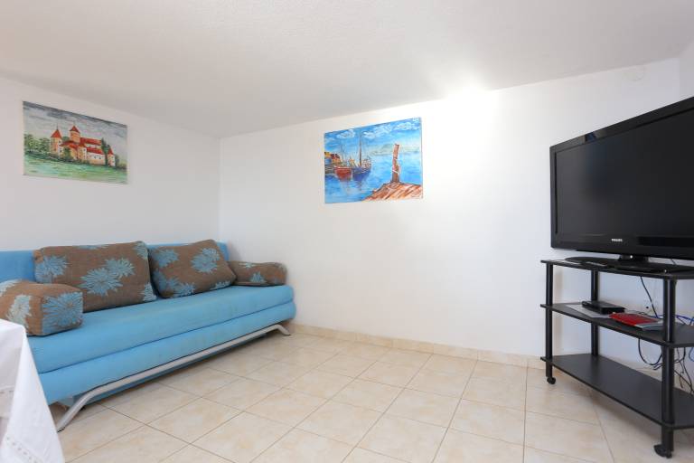 Two bedroom apartment near beach Okrug Donji (Čiovo) (A-6859-d) — photo 4