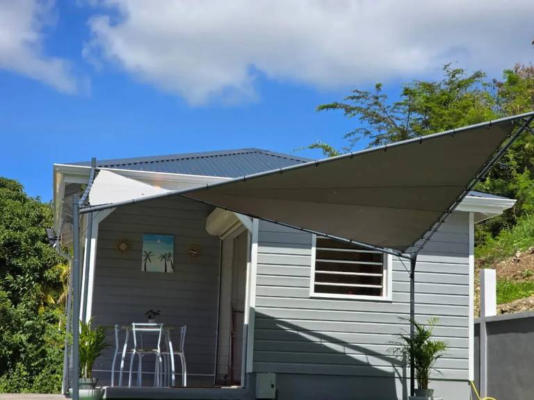 Lovely house with terrace, garden & grill | Next to the beach | Pet-friendly in Le Gosier