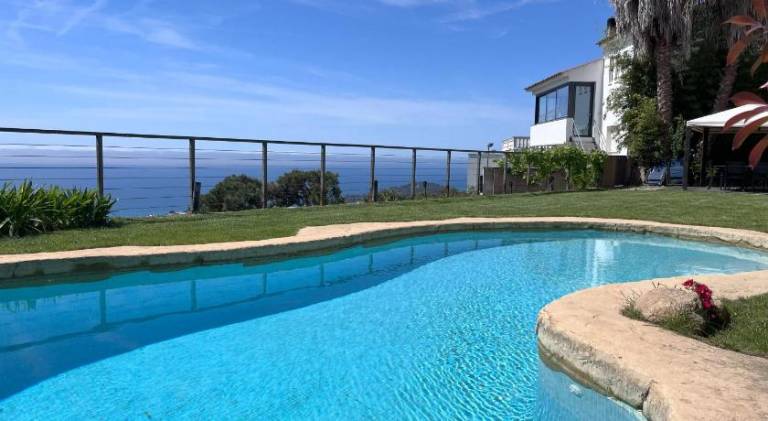 Villa with pool, barbecue & patio in Lloret de Mar