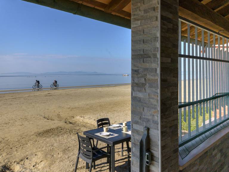 Vacation home with terrace & yard | Sea view — photo 2