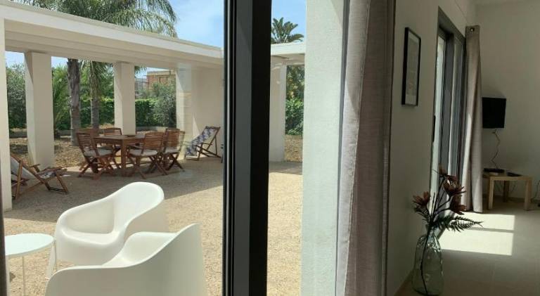 Villa with barbeque, patio & garden — photo 3