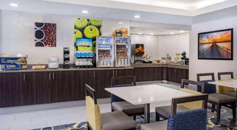 La Quinta Inn & Suites by Wyndham Minneapolis-Minnetonka — photo 4