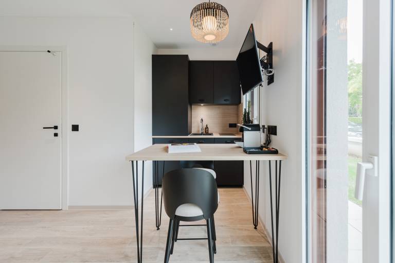 Aparthotel with terrace & yard | Perfect for remote work — photo 5