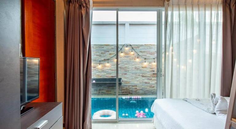 Villa with pool — photo 2