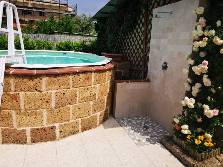 Spacious vacation home with grill, yard & jacuzzi | Pets allowed — photo 3