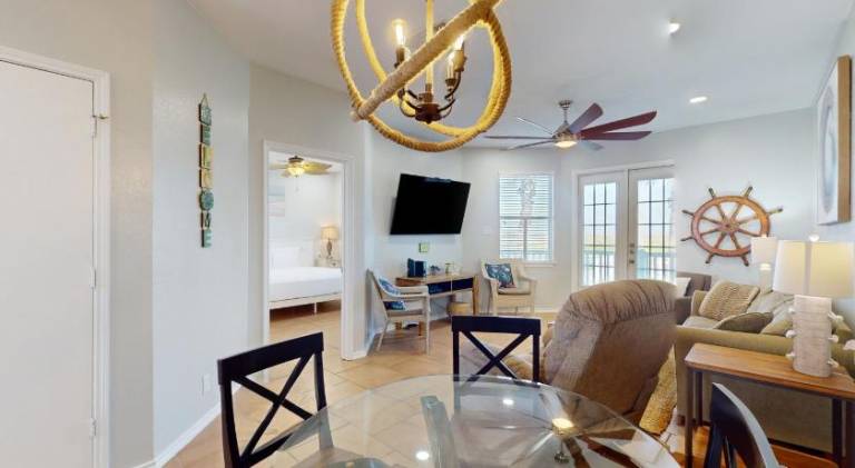 Apartment with pool — photo 2