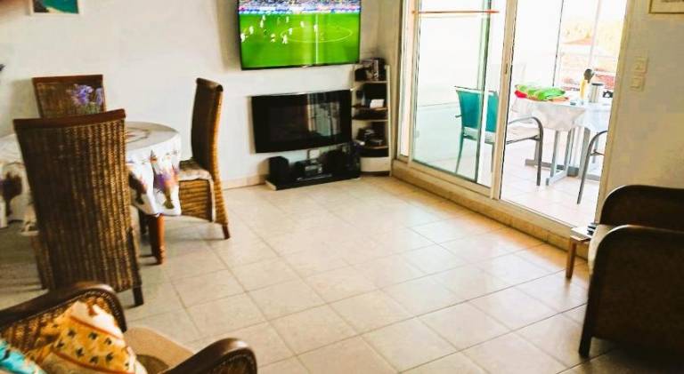 Fully equipped pleasant apartment with patio, yard & private pool | Beach nearby | Pets allowed — photo 5