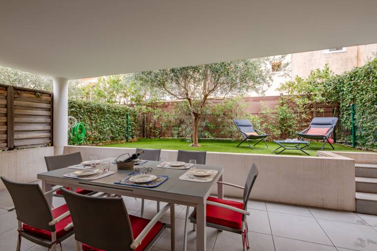 Rental apartment with patio & garden — photo 2