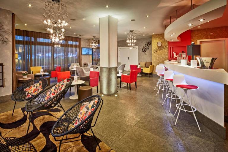 KYRIAD PRESTIGE LYON EST - Saint Priest Eurexpo Hotel and SPA — photo 5