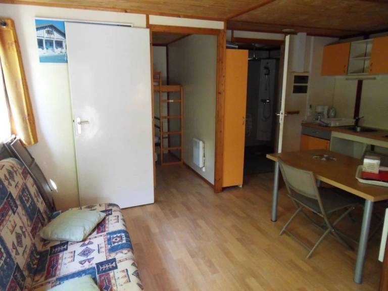 Pleasant chalet with patio, barbecue & yard | Pets are welcome — photo 5