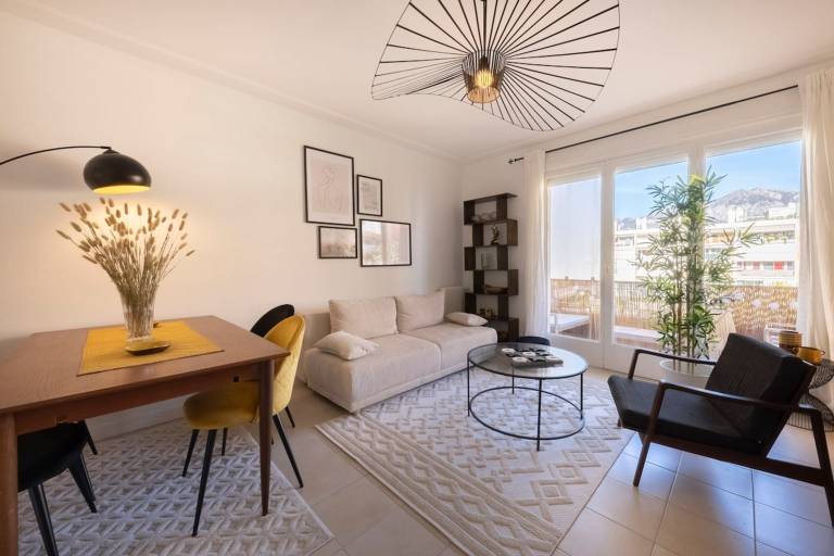 06B - Beautiful apartment with terrace sea view in Menton