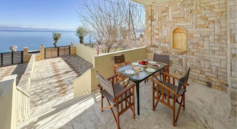 Vacation home with yard, barbeque & patio | Dogs allowed in Aigialeia