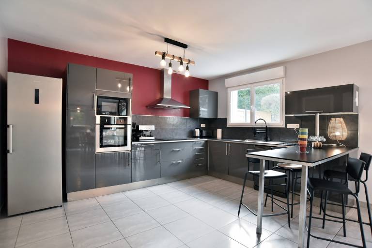 Children-friendly nice vacation home with garden, barbeque & private pool | Pets are welcome — photo 4