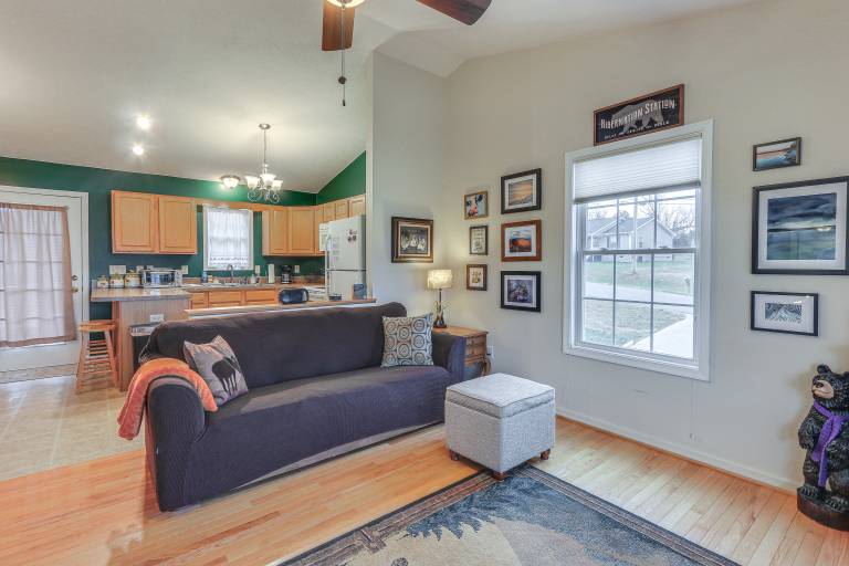 Charming Shenandoah Retreat w/ Deck! — photo 3