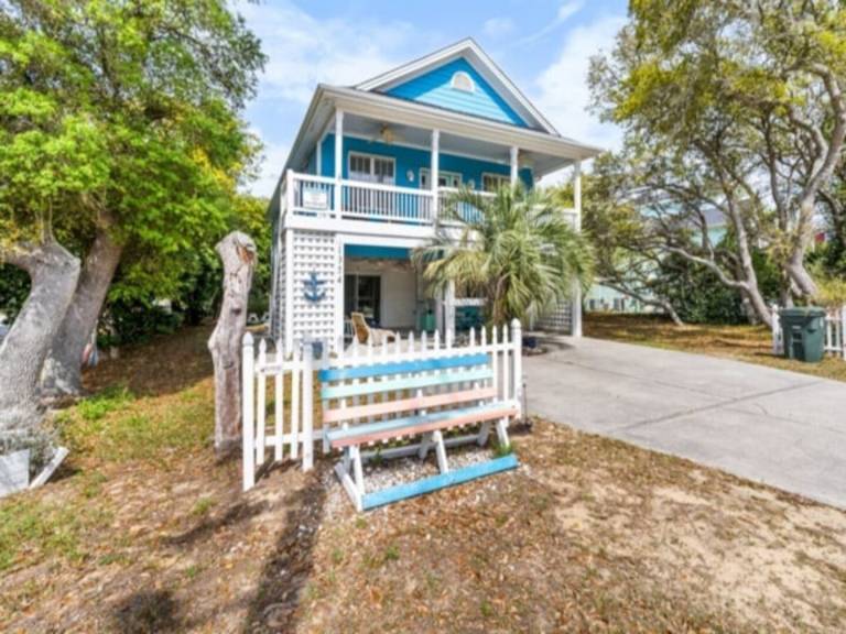 Atlantis Blue - Relaxing beach getaway home directly across the street — photo 2