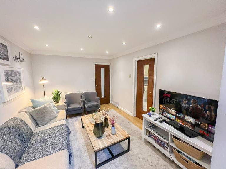 Lovely 4BR with Garden in Brondesbury