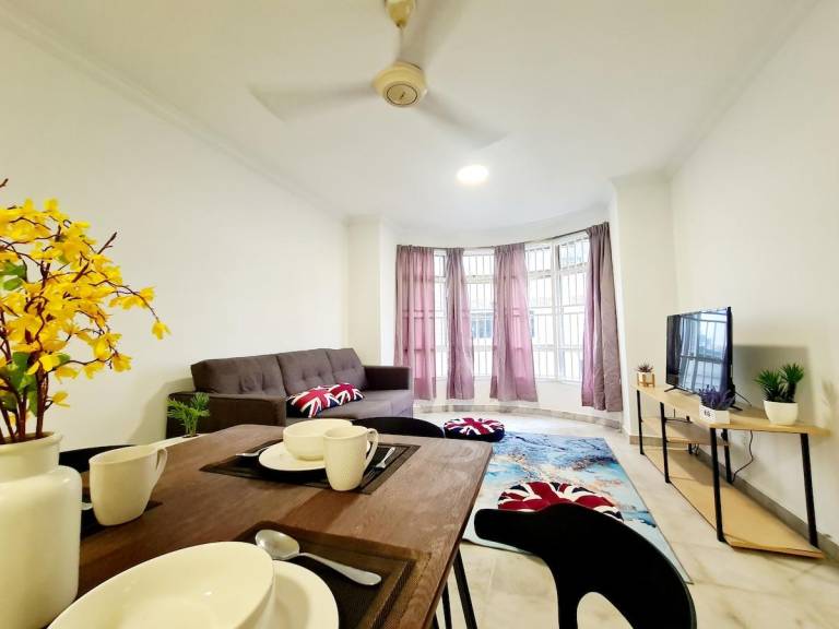 Ample house with pool & yard | Pet-friendly — photo 3