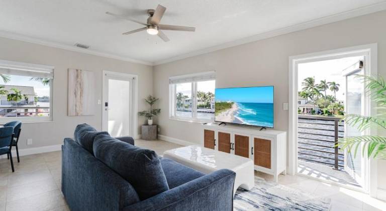 Waterfront 2BR Intracoastal Views Walk to Beach Pool and Hot Tub in Boca Raton, FL