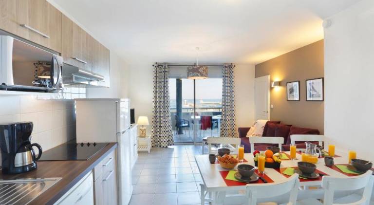 Holiday apartment with terrace & pool — photo 4