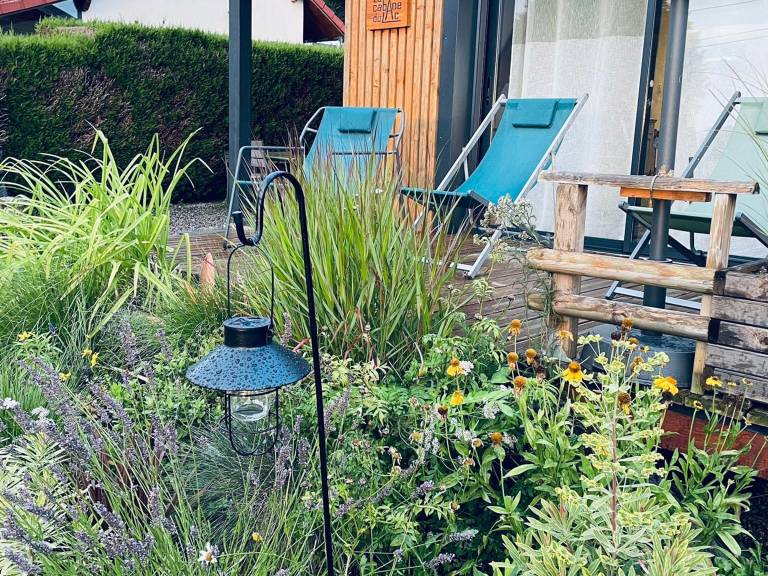 Cottage with barbeque & yard — photo 2