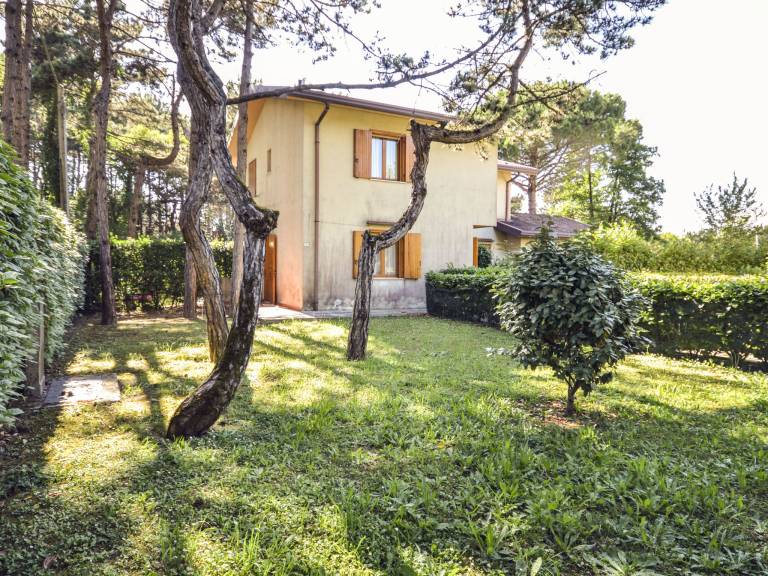 Charming vacation home with terrace & yard | Pets are welcome — photo 2