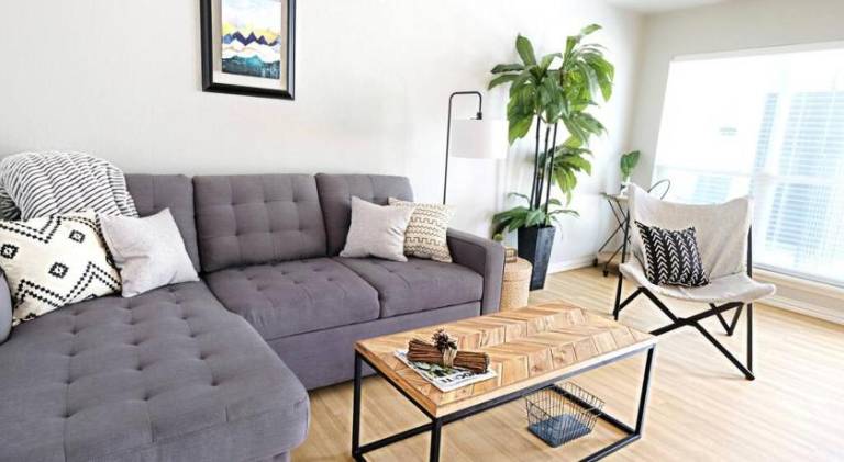 Apartment with pool in Dallas, TX